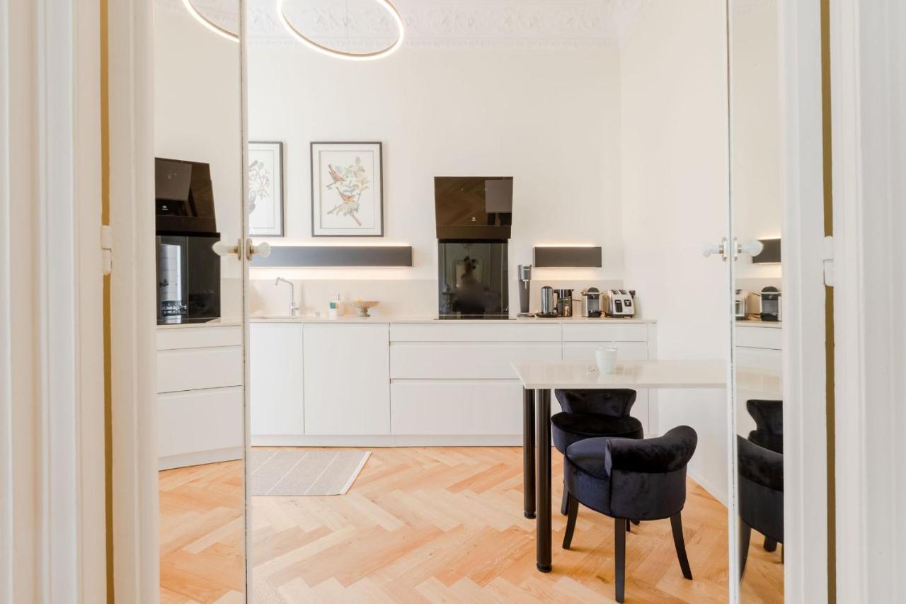 Apartment Heart Of 3-br Only 100m From The Palais Des Festivals